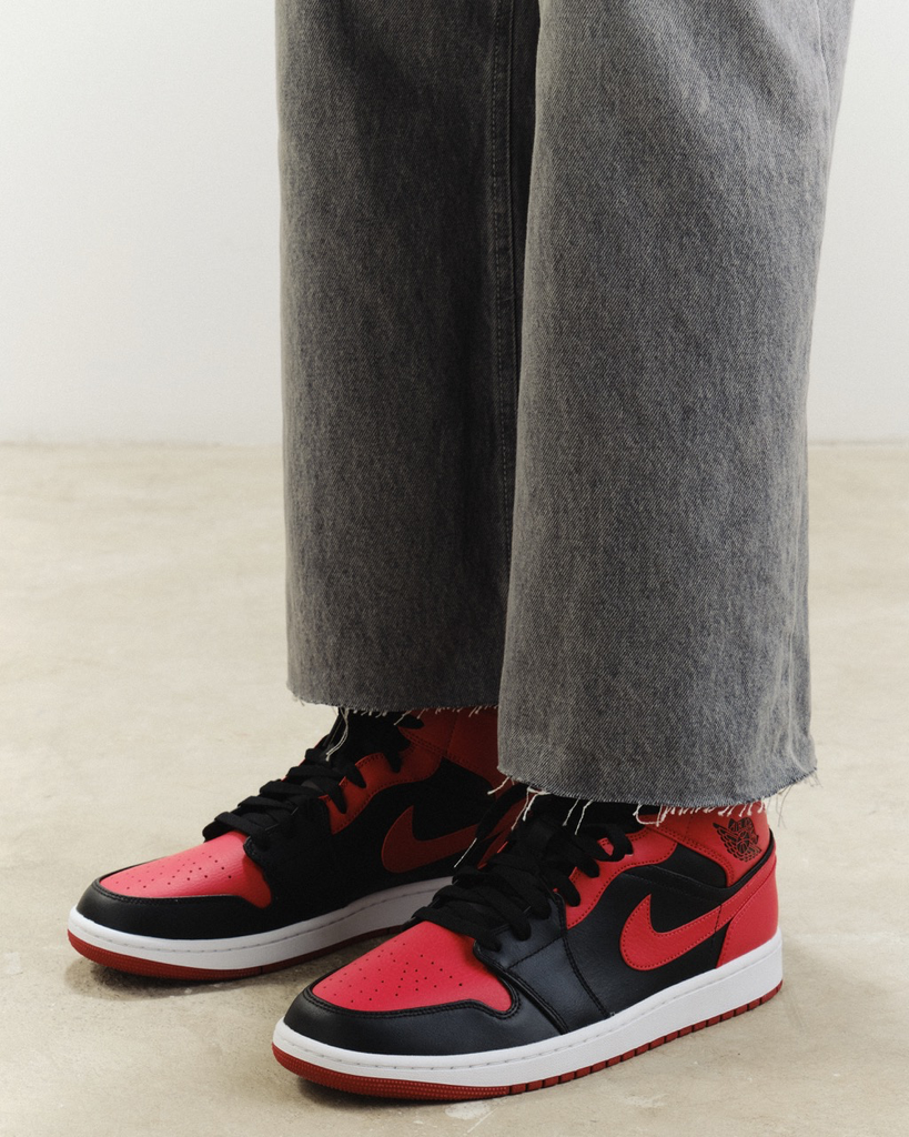 Nike Air Jordan 1 Mid Reverse Bred