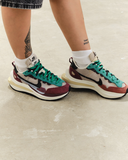 [77] Nike x Sacai VaporWaffle Villain Red